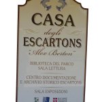 L'insegna all'ingresso della Casa degli Escartons